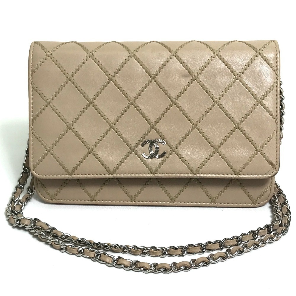 CHANEL Authentic Cream Wallet